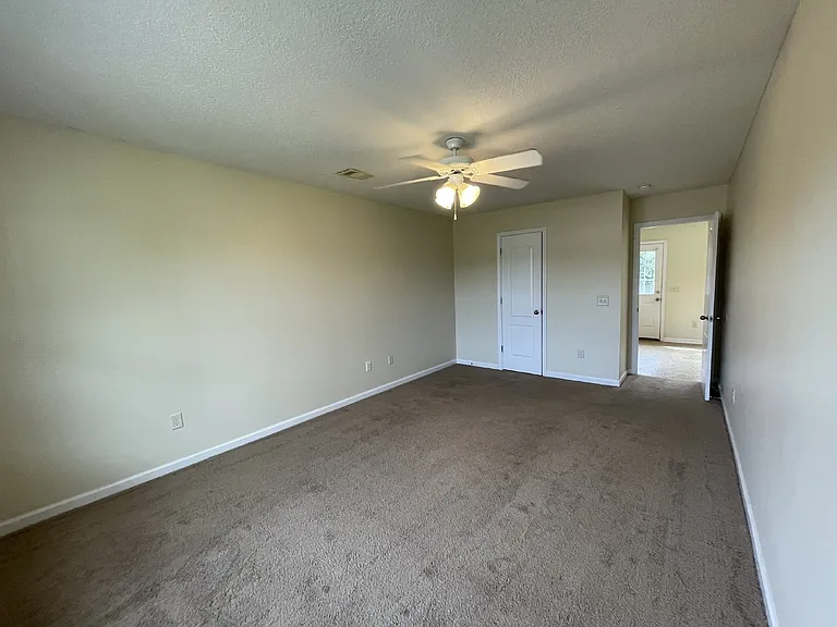 261 Winchester Way SE — Photo 7