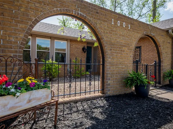 1003 S 20th St, Rogers, AR 72758