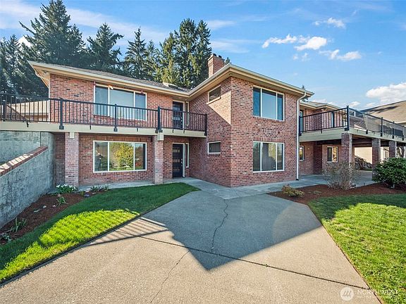 4th image of 23106 164th Avenue E