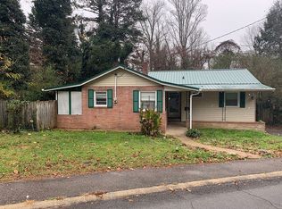 157 Outer Dr, Oak Ridge, TN 37830