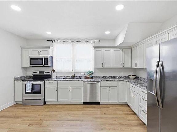 4th image of 733 W 35th St