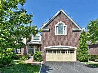 31 Hathaway Ln, Manhasset, NY 11030