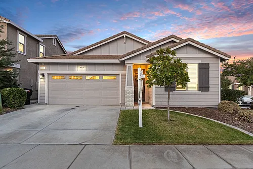 800 Daggerwing Ct Photo 1