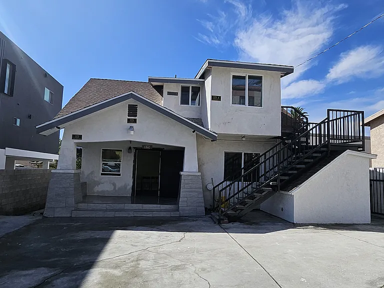 325 N Normandie Ave — Photo 1