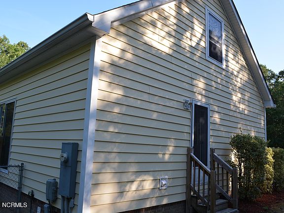 4th image of 107 Pine Avenue
