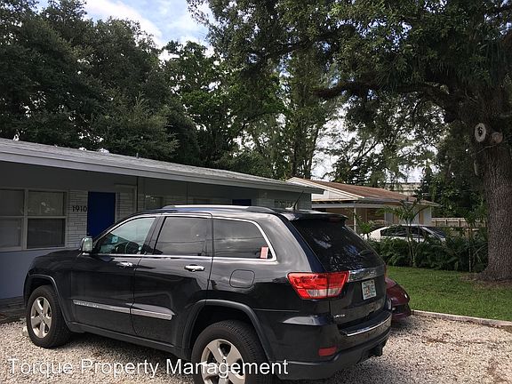 4th image of 1910 SW 8th St #2