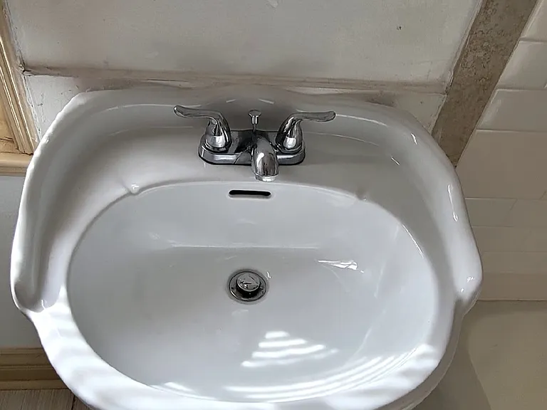 Bathroom sink pedestal