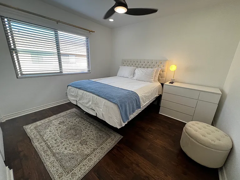 7825 Seaglen Dr — Photo 49