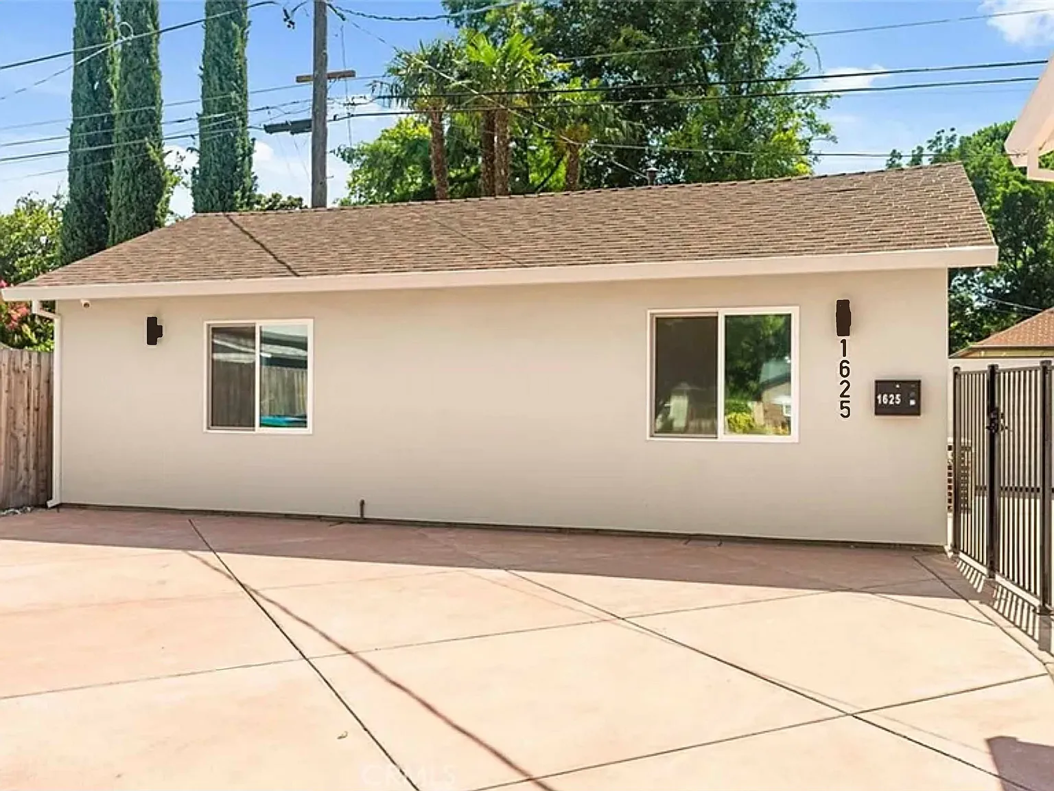 2 bed, 600 sqft, $1,600 — Photo 2