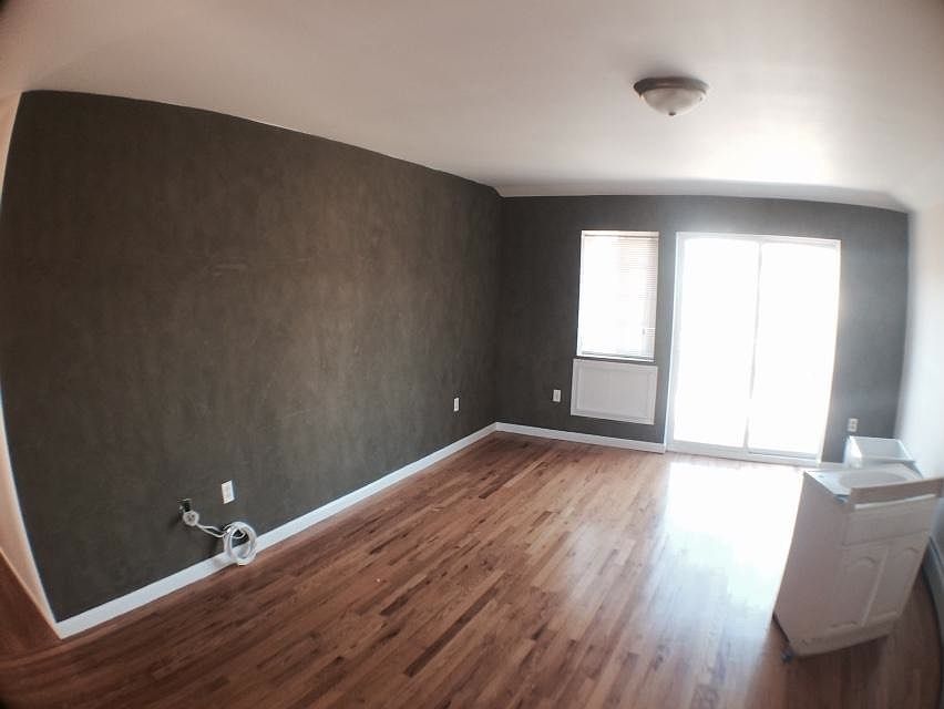 1st image of 1900 Arnow Ave #2
