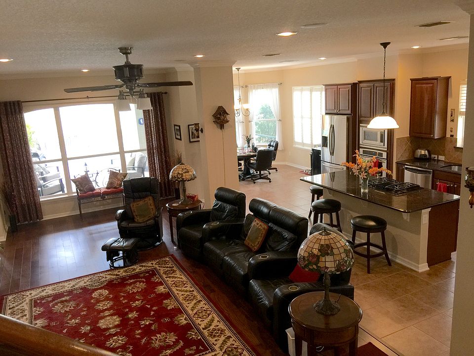 Living room/ Kitchen 