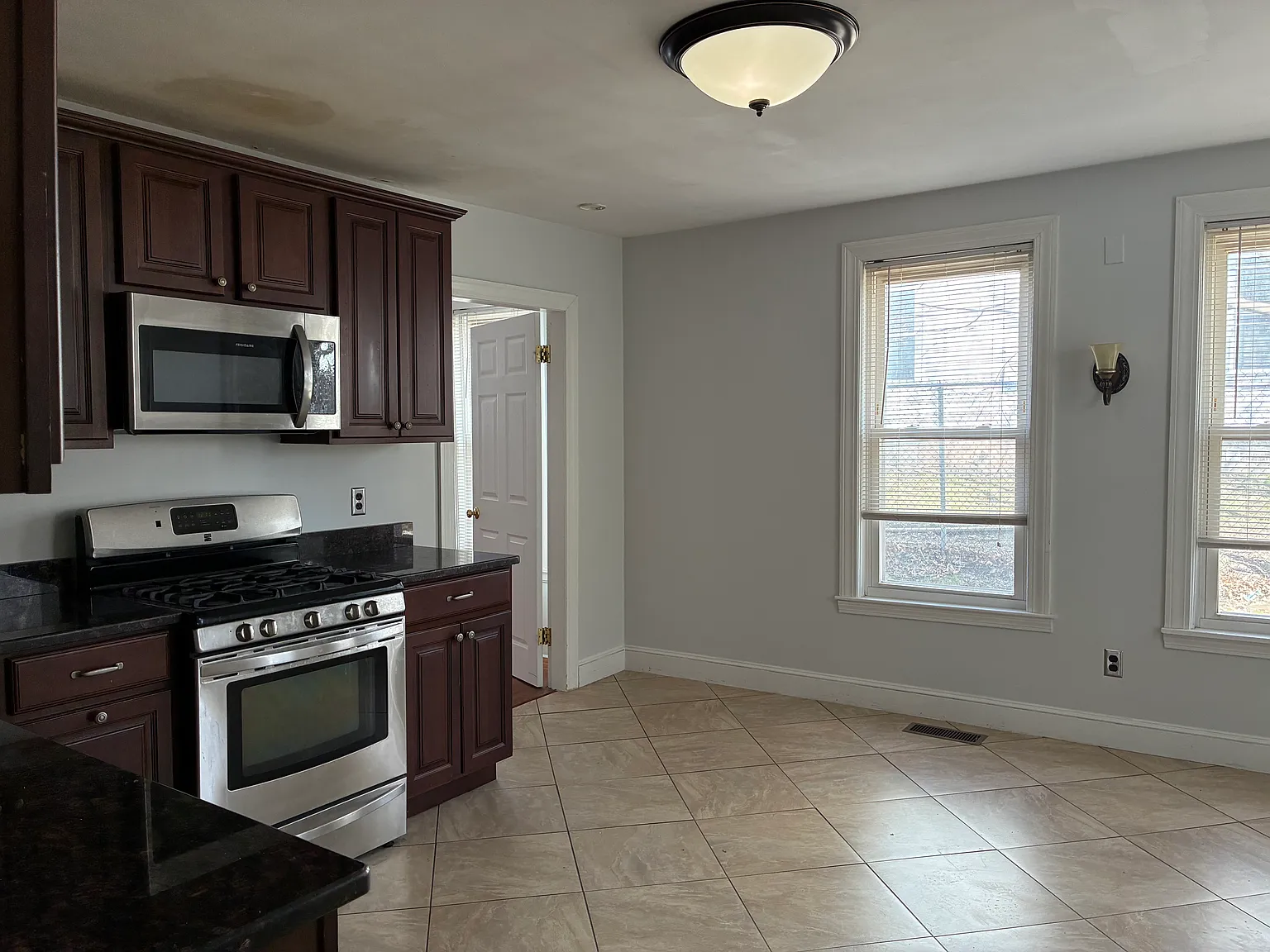 2 bed, 1100 sqft, $2,800 — Photo 3