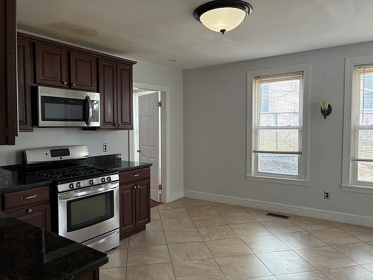 77 King St #1 — Photo 3