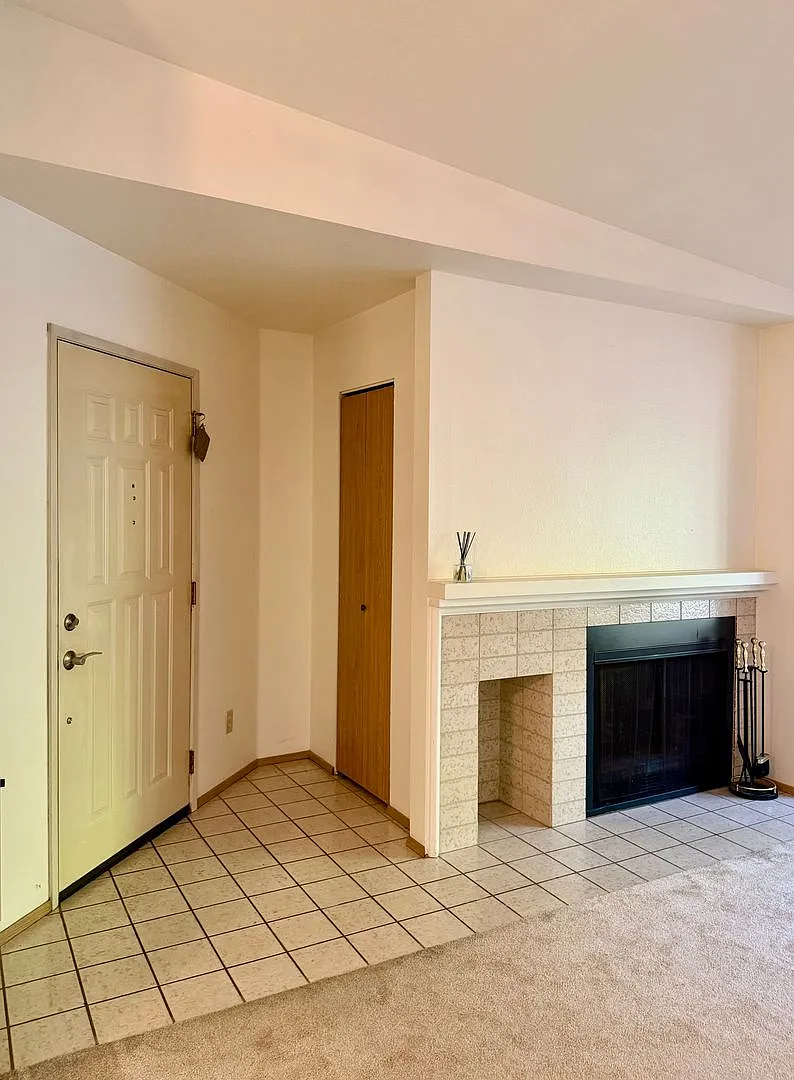 2 Bed / 2 Bath Downtown Bellevue condo $2,945/month — Photo 4