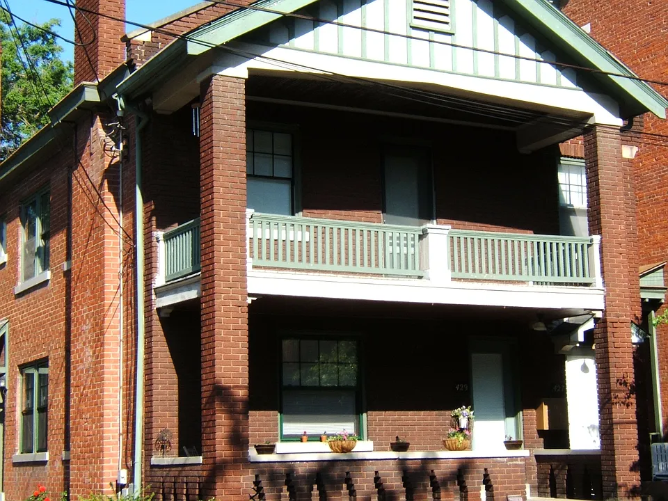 427 SANFORD ST Covington, Ky. 2nd floor Historic District Private porch