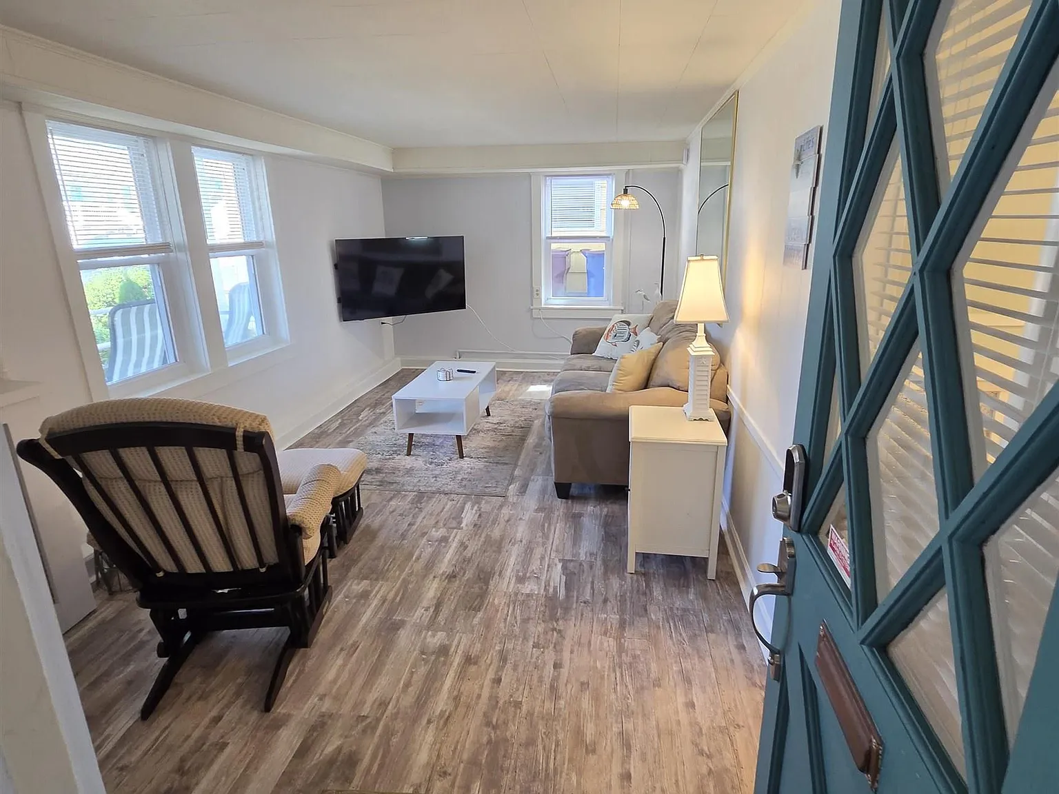 2 bed, 1.0 bath, $2,100 — Photo 3
