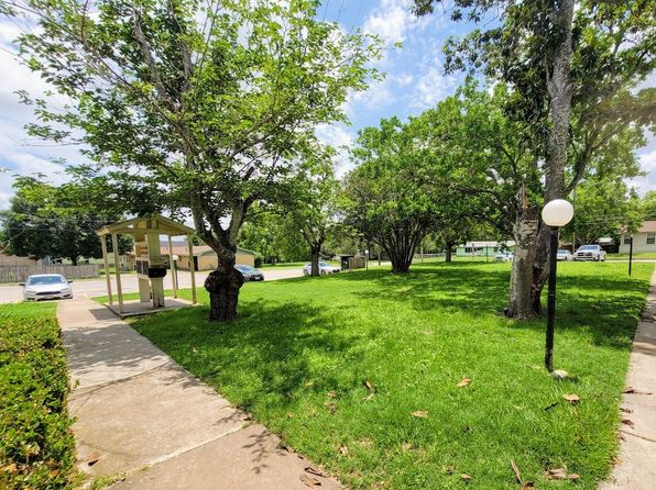 1300 North College Street - 107 | 1300 N College St, Gonzales, TX