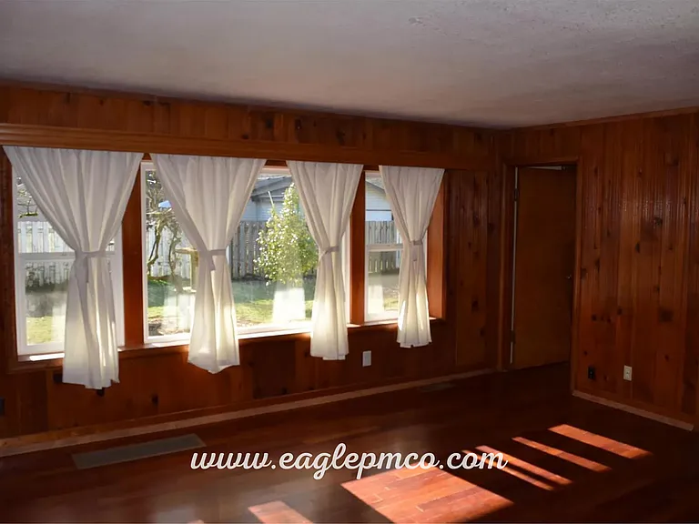 5710 SE Woodstock Blvd — Photo 4