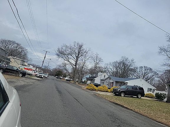 5th image of 109 Roosevelt Dr