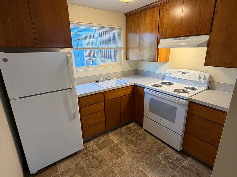 950 NW Sycamore Ave #10 — Photo 8
