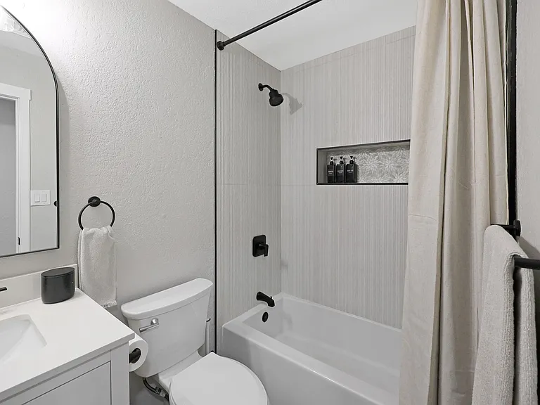 425 E Fillmore St — Photo 12