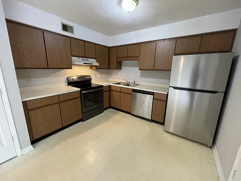 2430 Woodstock Ave — Photo 5
