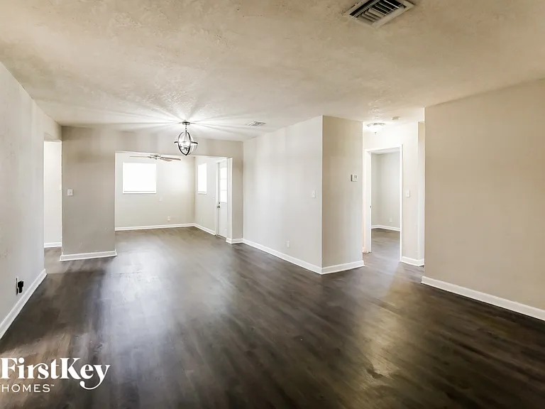 2330 N 67th Ave — Photo 9