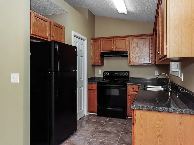 233 Galvin Trl — Photo 10