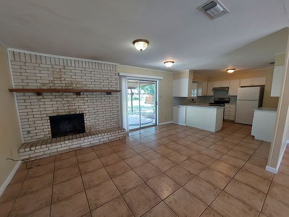 3rd image of 1005 N Vandeveer St