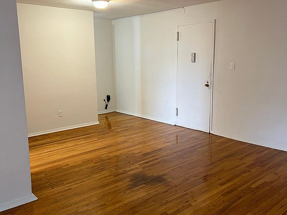 2nd image of 10 Monroe Blvd APT 5