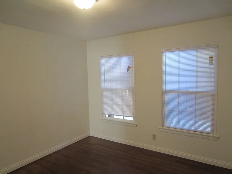 1319-1325 E Phillips St — Photo 5
