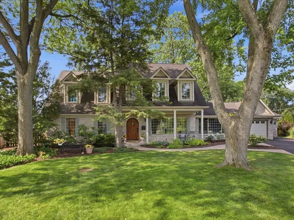 2501 Robincrest Ln, Glenview, IL 60025