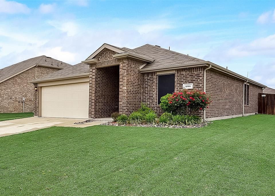 1st image of 404 Hawthorn Dr
