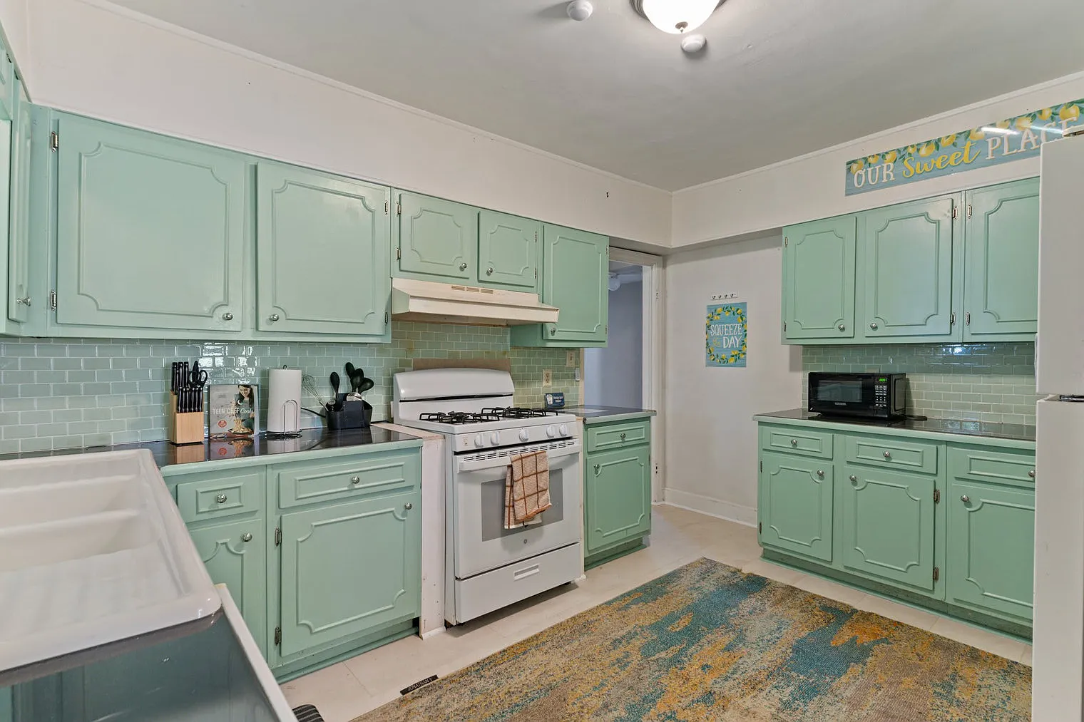 3 bed, 2.0 bath, 1797 sqft, $2,241 — Photo 4