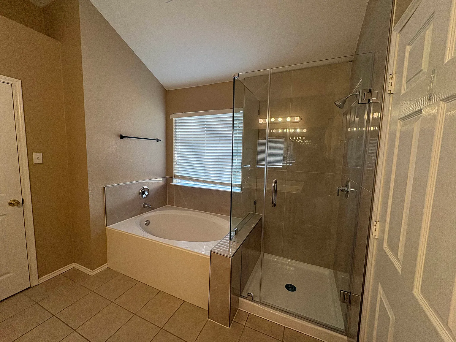 3 bed, 1803 sqft, $2,100 — Photo 3