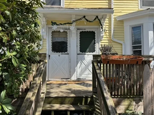 7 Wyatt Cir, Somerville, MA 02143