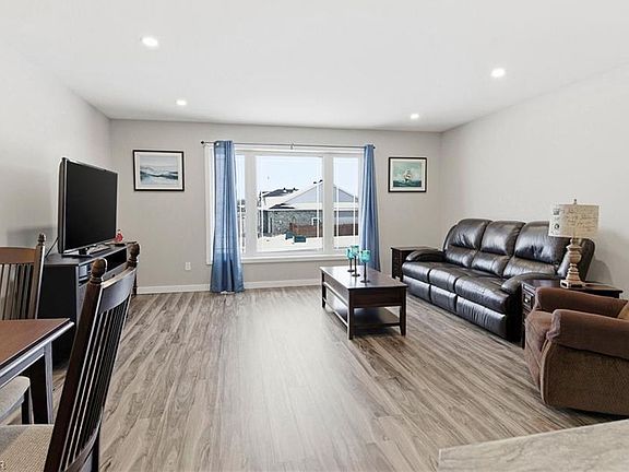 5th image of 242 Glen Nora Dr