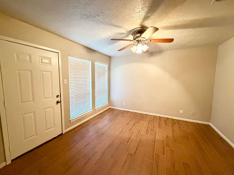 2802 Stewart Dr — Photo 15