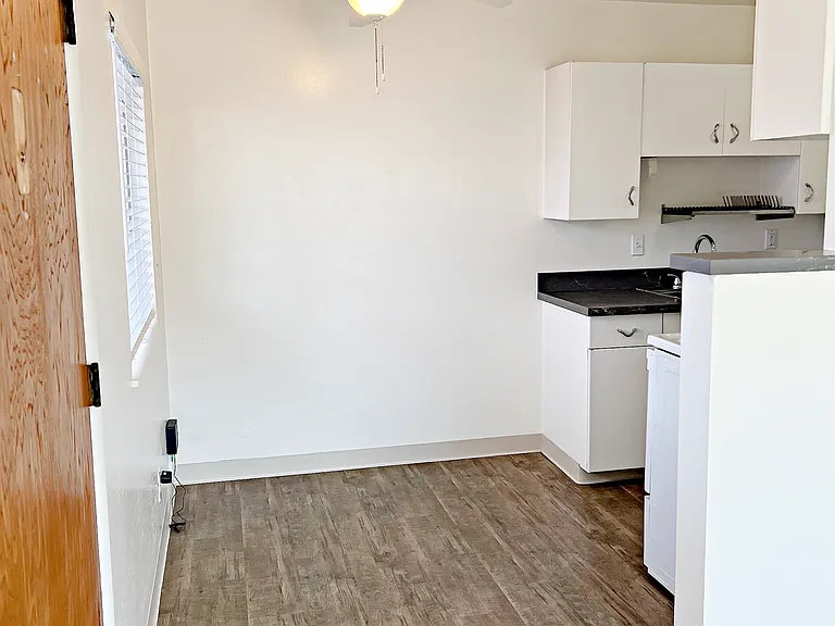 Capri Apartments — Photo 20