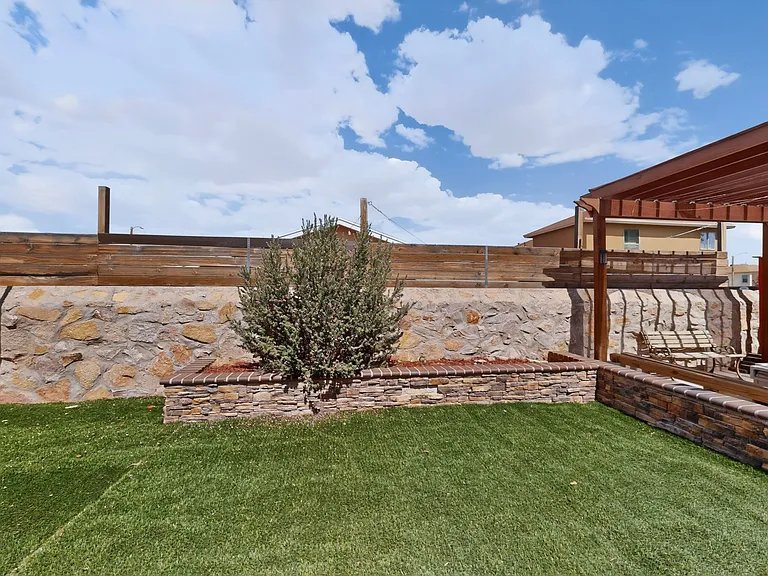 2304 Honey Dew St — Photo 41