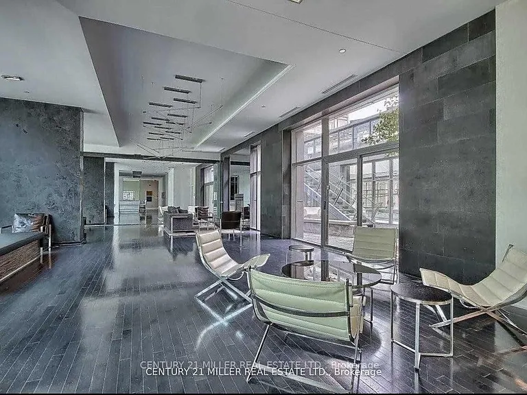 37 Grosvenor St #1504 — Photo 10
