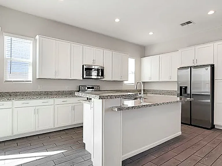 15733 W Polk St — Photo 9