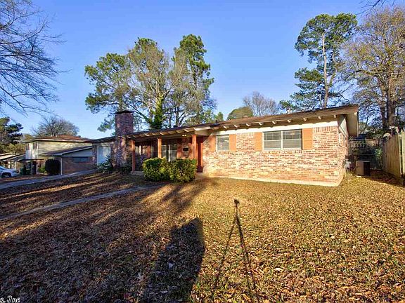 2nd image of 4 Meadow Ln