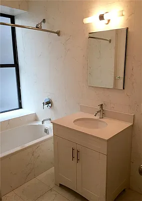 Rented by R New York | media 33