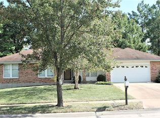 5318 Chapelford Ln, Saint Louis, MO 63119