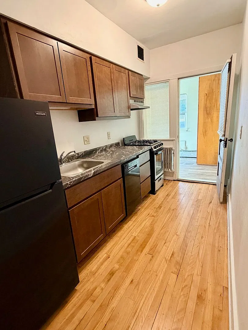 10 E. Gorham — Photo 4
