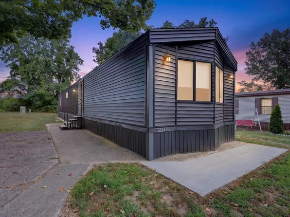 10597 Peachtree St, Plainwell, MI 49080