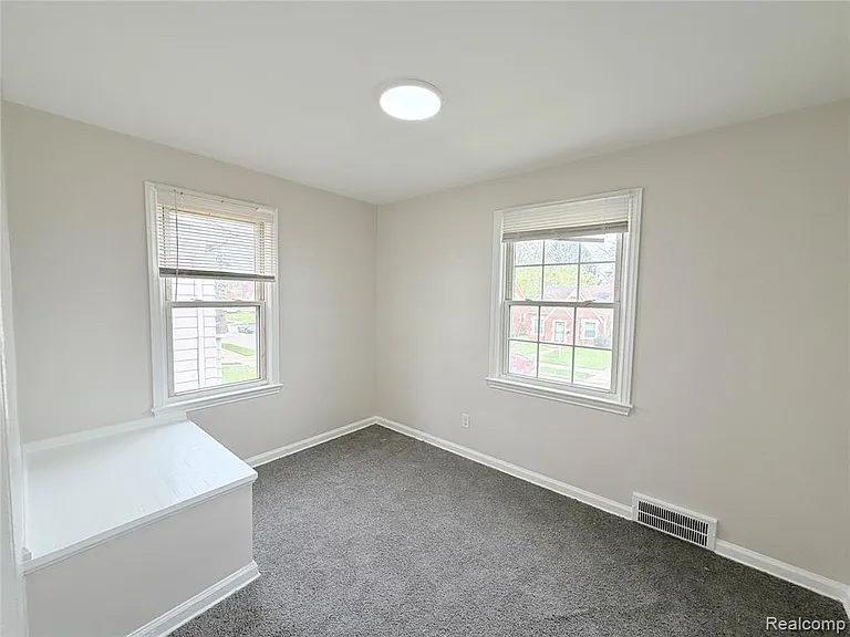 11375 Roxbury St — Photo 6