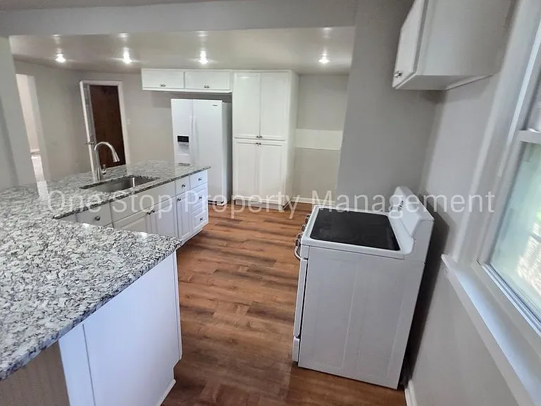7111 Brooklyn Ave — Photo 9
