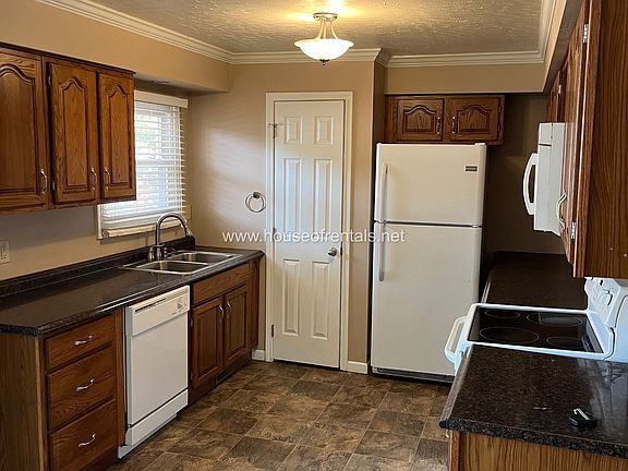 5th image of 812 W Illinois Ave #1